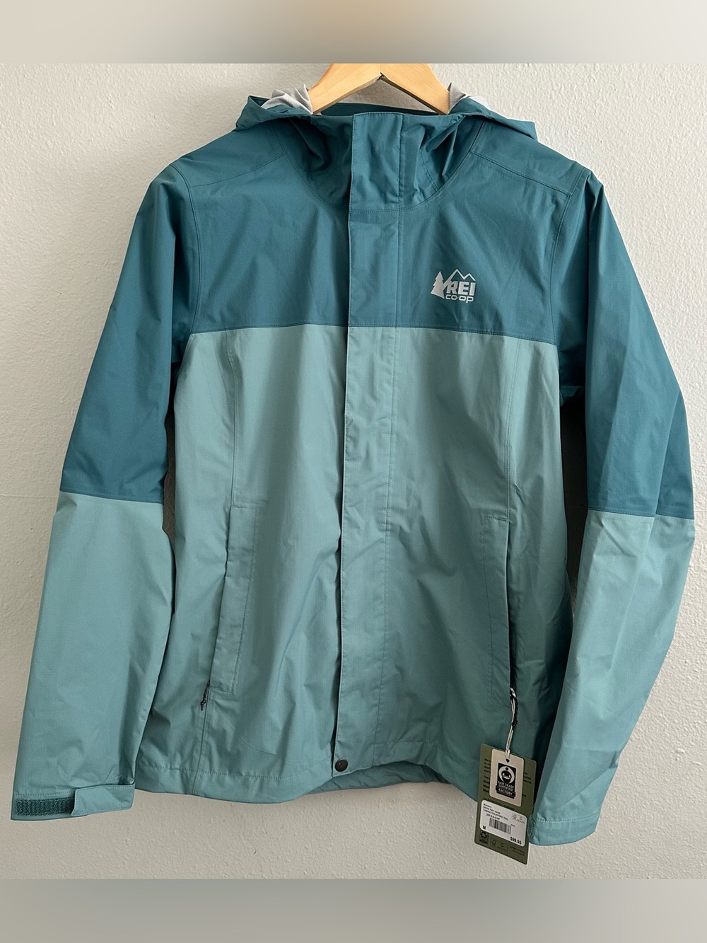 REI Co-op Rainier Rain Jacket Women M Waterproof Hooded Shell Hydrowall 2.5L NWT